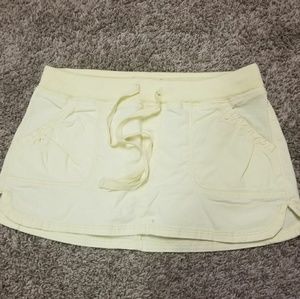 Hollister yellow skirt with pockets size 1